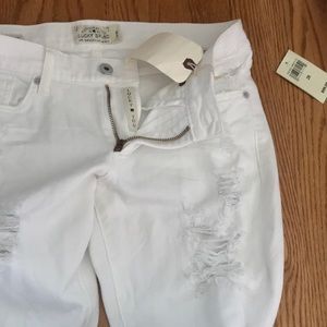 White boyfriend jeans